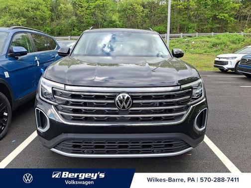 Deep Black Pearl 2026 Volkswagen Atlas 2.0T SE w/Technology 4MOTION
