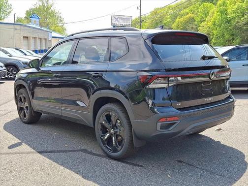 2025 Volkswagen Taos 1.5T SE Black