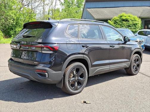 2025 Volkswagen Taos 1.5T SE Black