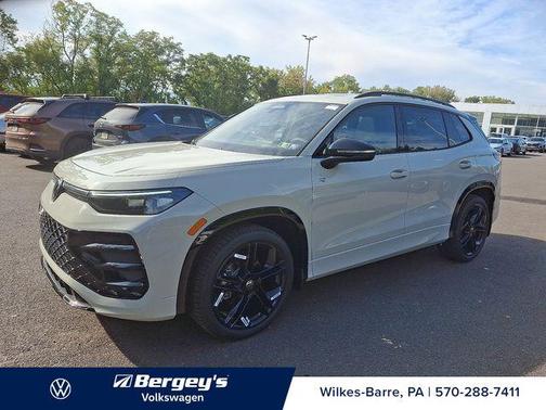 2025 Volkswagen Tiguan 2.0T SE R-Line Black