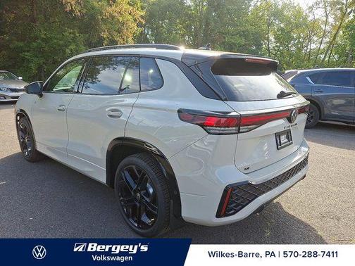 2025 Volkswagen Tiguan 2.0T SE R-Line Black