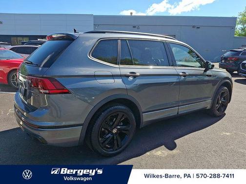 Platinum Gray Metallic 2024 Volkswagen Tiguan 2.0T SE R-Line Black 4MOTION
