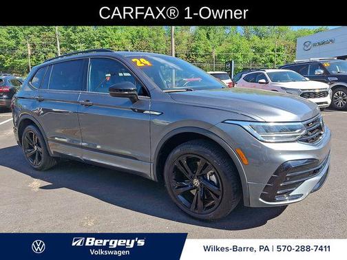 Platinum Gray Metallic 2024 Volkswagen Tiguan 2.0T SE R-Line Black 4MOTION