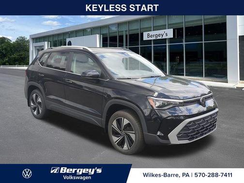 Deep Black Pearl 2026 Volkswagen Taos SE
