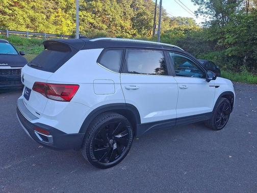 2024 Volkswagen Taos 1.5T SE