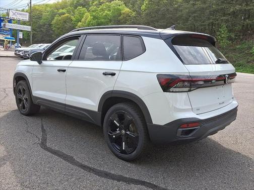 2025 Volkswagen Taos 1.5T SE Black