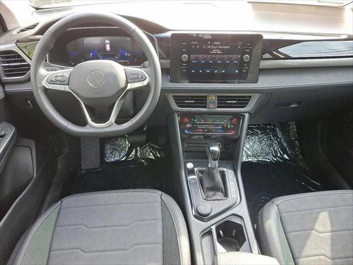 2025 Volkswagen Taos 1.5T SE Black