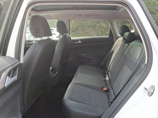 2025 Volkswagen Taos 1.5T SE Black