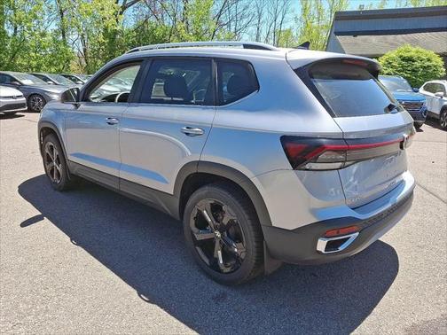 2025 Volkswagen Taos 1.5T SEL