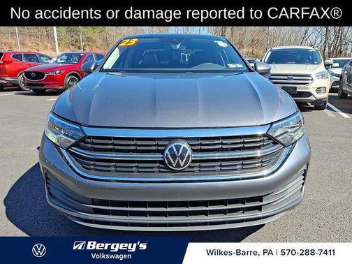 Platinum Gray Metallic 2023 Volkswagen Jetta 1.5T SE