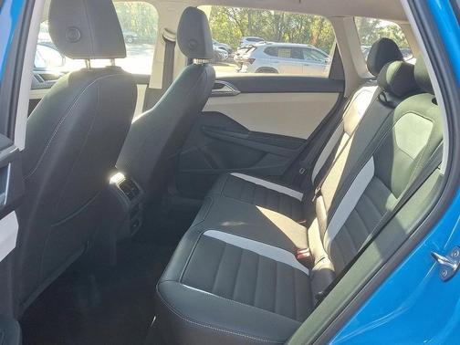 2025 Volkswagen Taos 1.5T SEL