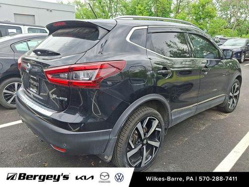 Magnetic Black Pearl 2020 Nissan Rogue Sport SL