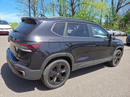 2025 Volkswagen Taos 1.5T SE Black