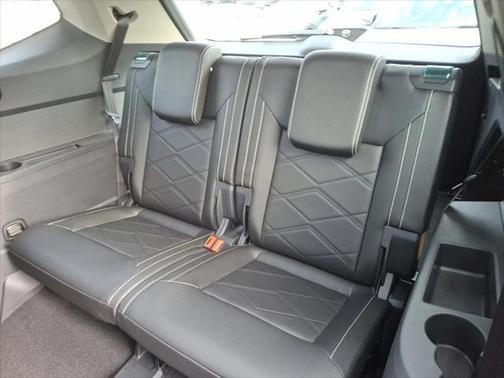 2025 Volkswagen Atlas 2.0T SE w/Technology 4MOTION