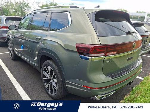 Avocado Green Pearl 2026 Volkswagen Atlas 2.0T SEL Premium R-Line 4MOTION
