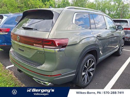 Avocado Green Pearl 2026 Volkswagen Atlas 2.0T SEL Premium R-Line 4MOTION