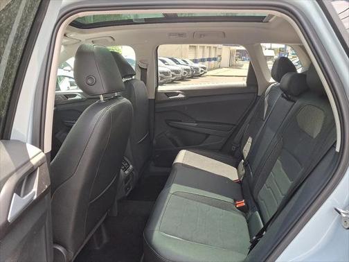 2025 Volkswagen Taos 1.5T SE Black