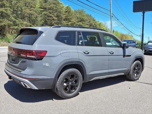2025 Volkswagen Atlas 2.0T Peak Edition