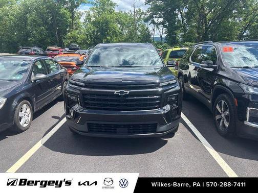 Mosaic Black Metallic 2025 Chevrolet Traverse LT