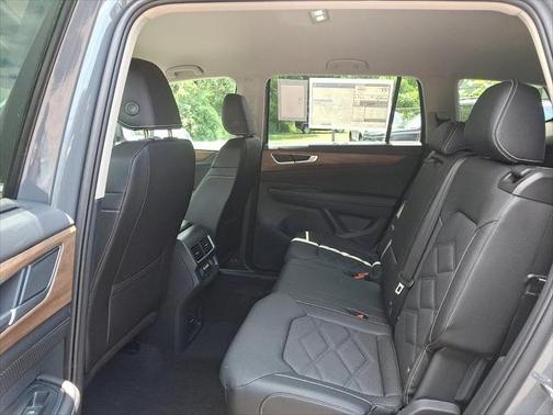 2025 Volkswagen Atlas 2.0T SE w/Technology 4MOTION