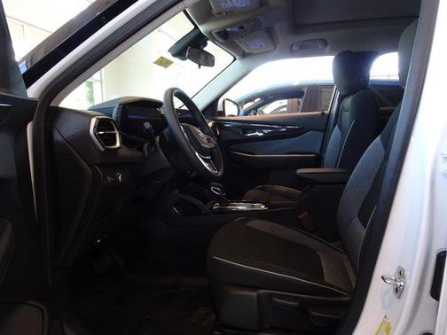Summit White 2026 Chevrolet Trailblazer LT