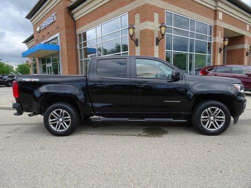 Black 2022 Chevrolet Colorado LT