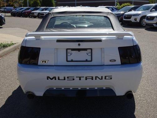 Oxford White 2001 Ford Mustang GT