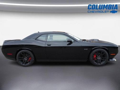 Pitch Black Clearcoat 2023 Dodge Challenger R/T