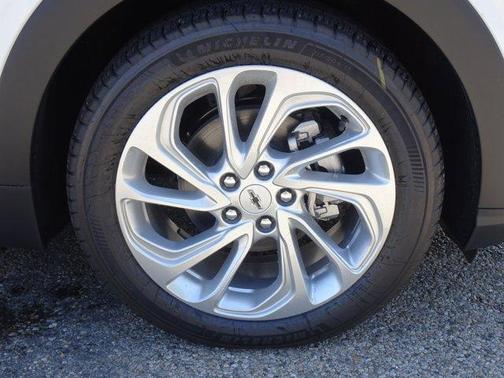 Summit White 2027 Chevrolet Bolt LT