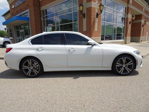 2019 BMW 330 i xDrive