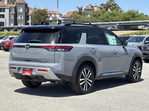 2025 Nissan Pathfinder Platinum 4WD