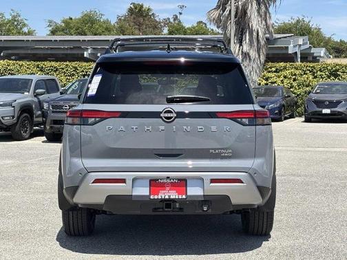 2025 Nissan Pathfinder Platinum 4WD