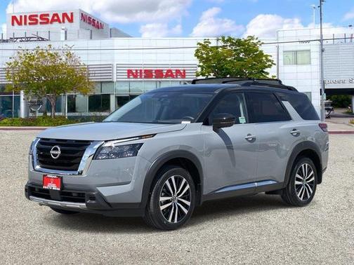 2025 Nissan Pathfinder Platinum 4WD