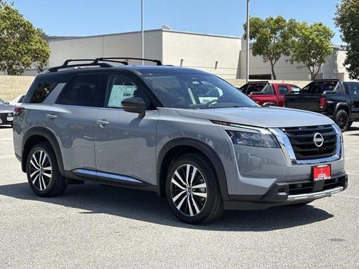 2025 Nissan Pathfinder Platinum 4WD