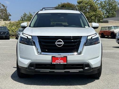 2025 Nissan Pathfinder SV FWD