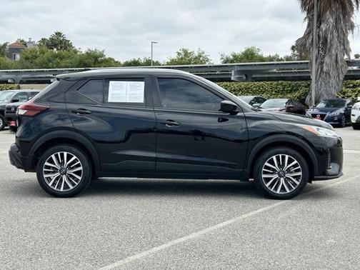 2022 Nissan Kicks SV