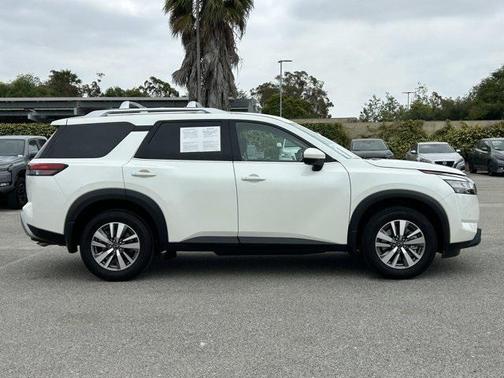 2023 Nissan Pathfinder SL FWD