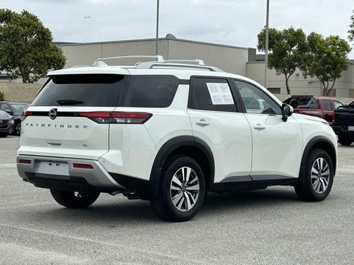 2023 Nissan Pathfinder SL FWD
