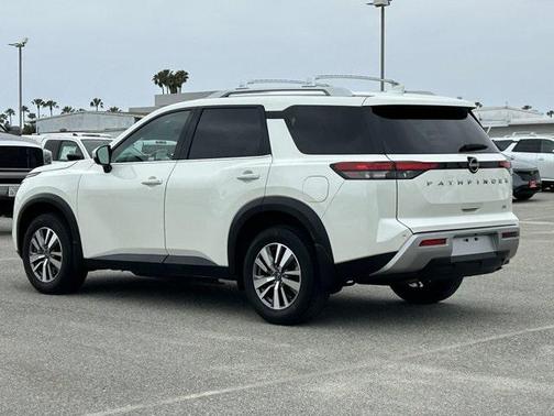 2023 Nissan Pathfinder SL FWD