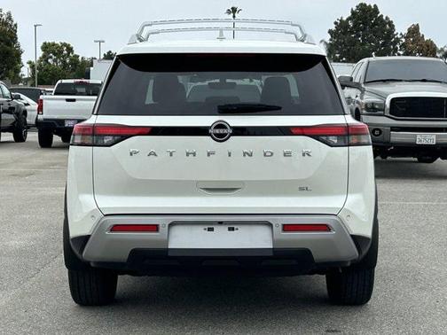 2023 Nissan Pathfinder SL FWD