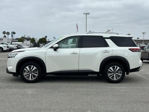 2023 Nissan Pathfinder SL FWD