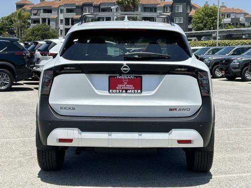 2025 Nissan Kicks SR