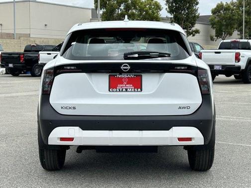 2025 Nissan Kicks S