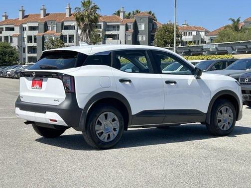 2025 Nissan Kicks S