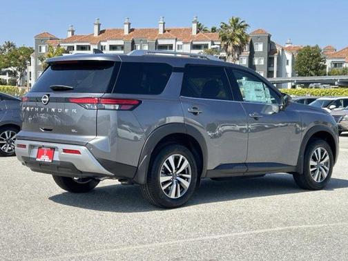 2025 Nissan Pathfinder SL FWD