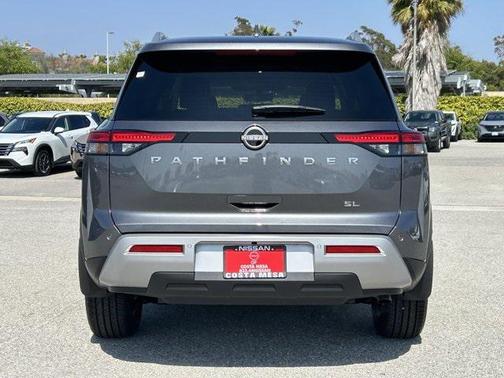2025 Nissan Pathfinder SL FWD