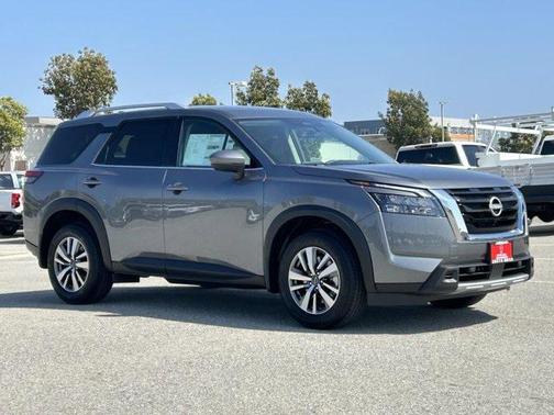2025 Nissan Pathfinder SL FWD