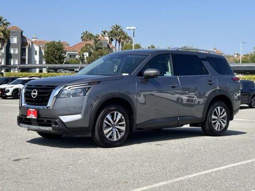 2025 Nissan Pathfinder SL FWD