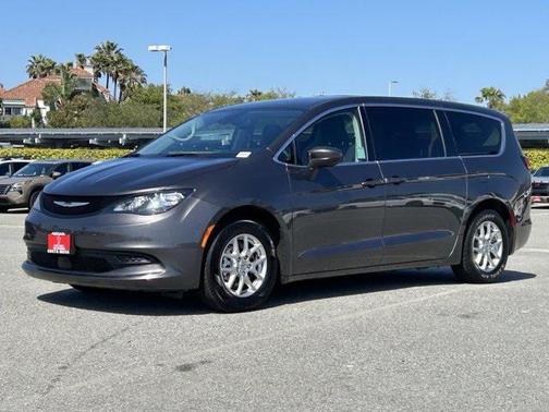 2023 Chrysler Voyager LX