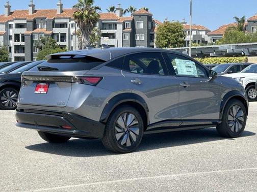 2025 Nissan ARIYA PLATINUM+